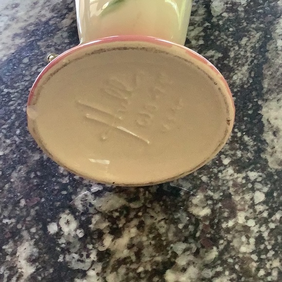 Hull pottery 7.5 in H Woodland vase - Picture 6 of 9